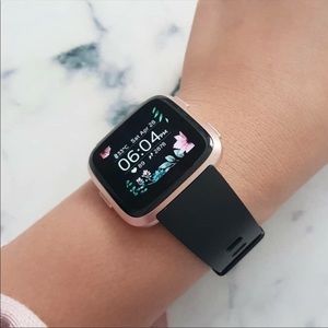 Fitbit Versa Rose Gold Watch With Accessories!